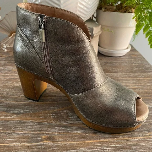 Dansko Delphina Leather Platform Peep Toe Block Heel Clog Booties 38 Aged Bronze - Picture 11 of 16